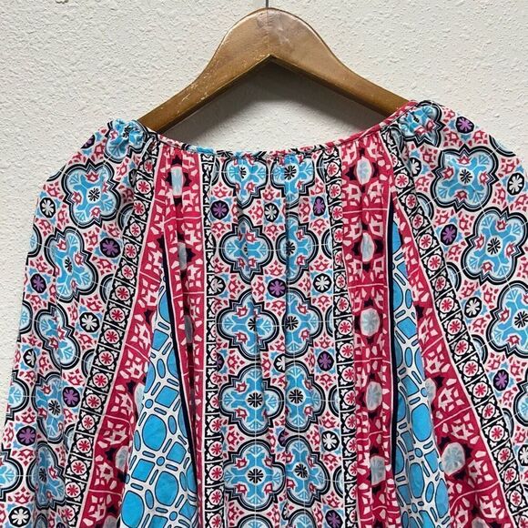 Crown & Ivy Women’s Red Blue V Neck Floral 3/4 Sleeve Top Size 2X - Picture 9 of 15